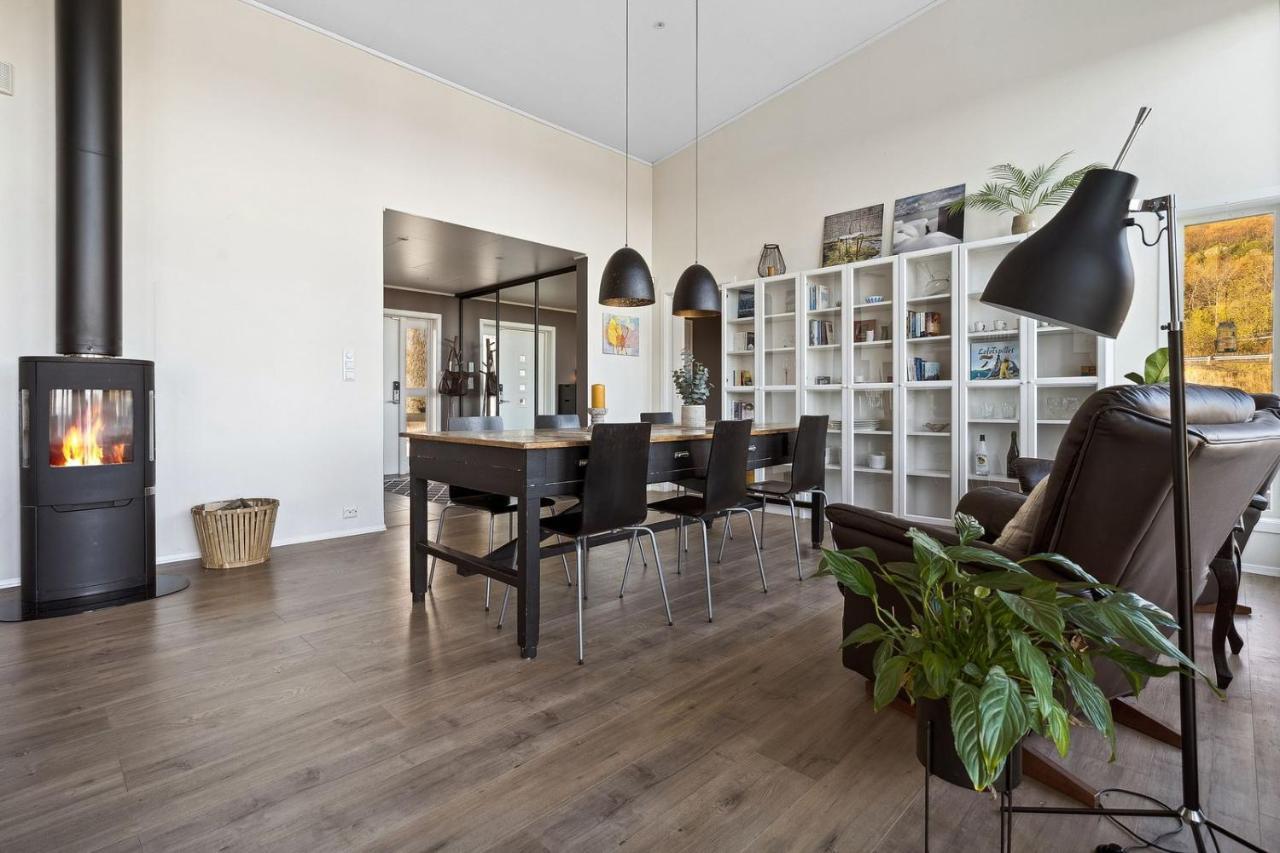 Large In Lofoten With Fantastic Views - 4 Bedrooms And 9 Beds. Villa Stamsund