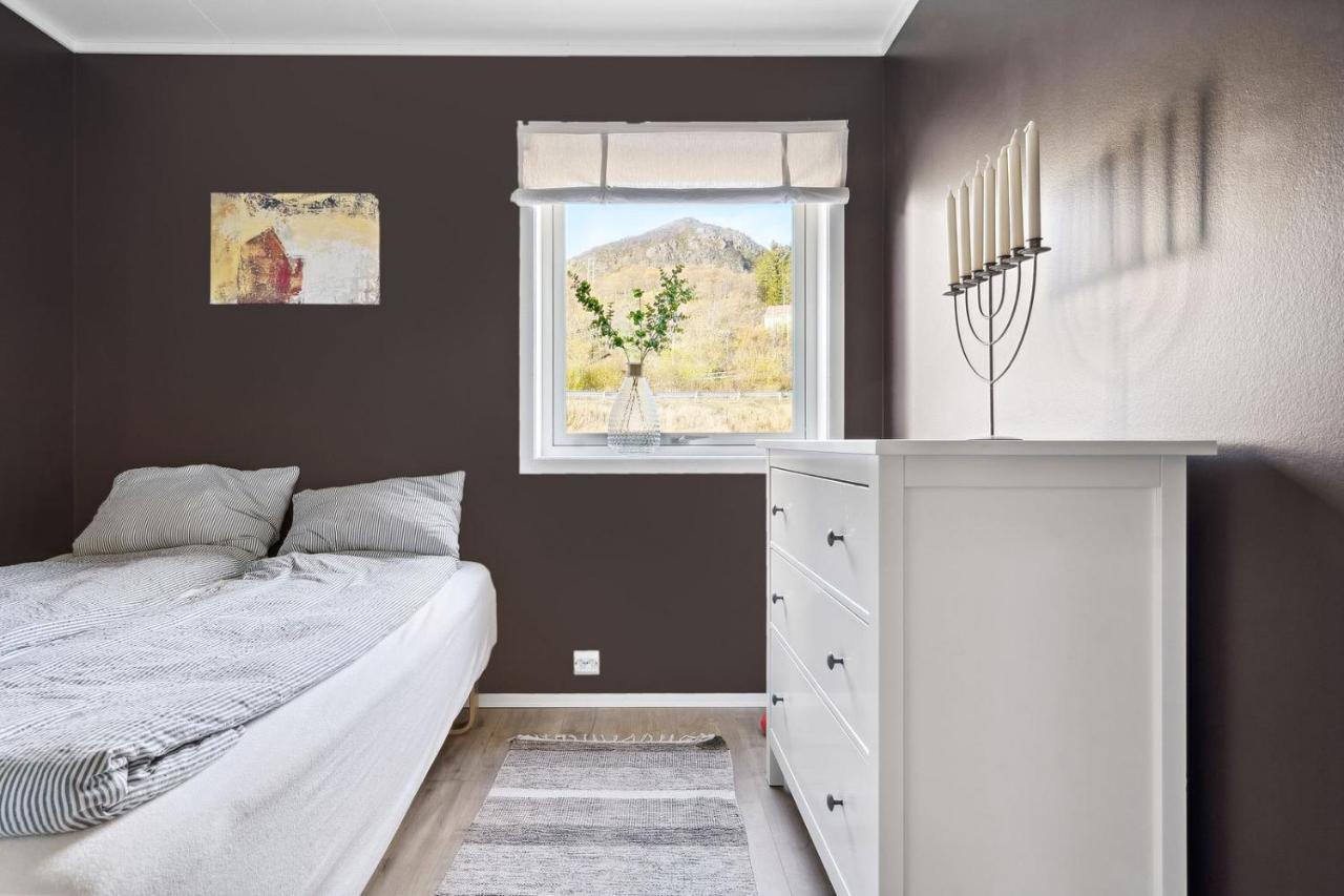 Villa Large In Lofoten With Fantastic Views - 4 Bedrooms And 9 Beds.