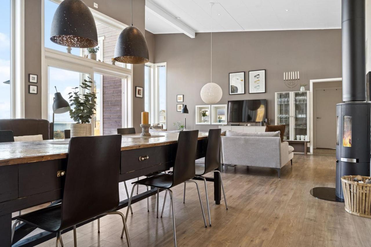 Large In Lofoten With Fantastic Views - 4 Bedrooms And 9 Beds. Villa Stamsund
