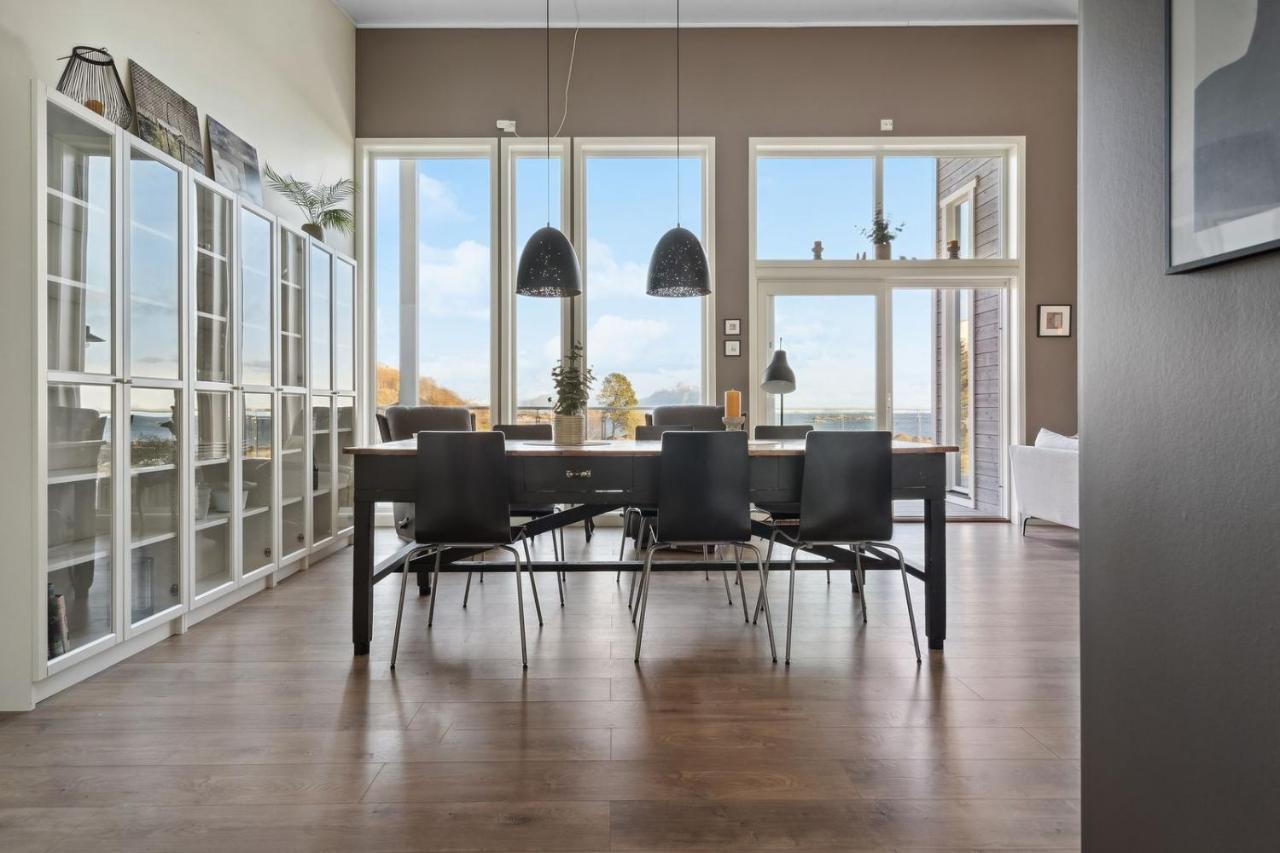 Large In Lofoten With Fantastic Views - 4 Bedrooms And 9 Beds. Villa Stamsund